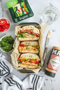 Sandwich-deli-au-tofu-marine-facon-jambon-2-scaled (1)