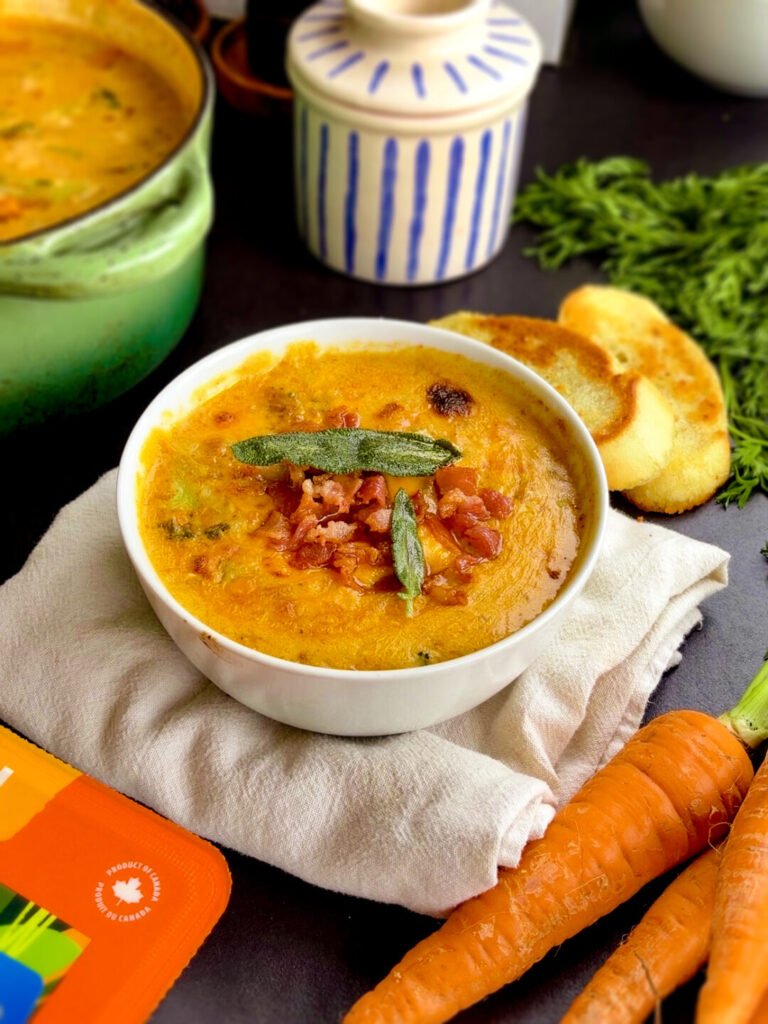 SOUPE CRÉMEUSE AUX GNOCCHIS, AU BROCOLI ET AU CHEDDAR